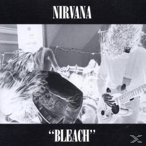 Schwarz-weiß Nirvana Albumcover, Bandmitglieder in einem Studio, das Wort 'BLEACH' steht unten.