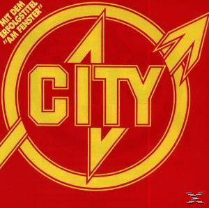 Albumcover: Gelb-rotes Logo, ein Pfeil in einem Kreis mit dem Wort CITY. Der Hintergrund ist rot.