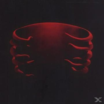 Albumcover mit roter, abstrakter Form auf Schwarz.