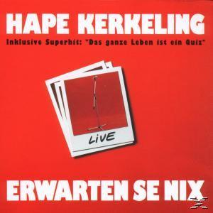 Bild im Polaroid-Stil auf rotem Hintergrund. Die Worte 'Hape Kerkeling' stehen oben.