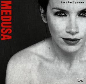 Album borító, Annie Lennox, Medusa. Fekete-fehér fotó egy nő arcáról és válláról.