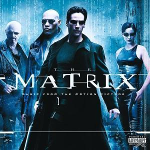 Albumcover für 'The Matrix'-Soundtrack mit mehreren Charakteren in dunkler Kleidung.