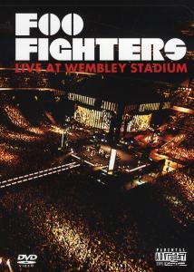 DVD-Cover. Luftaufnahme eines Konzerts im Wembley-Stadion. Titel: "Foo Fighters Live at Wembley Stadium".