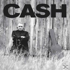 Albumcover mit Cash. Schwarz-Weiß-Foto von Johnny Cash, der sich an einen Holzzaun lehnt.