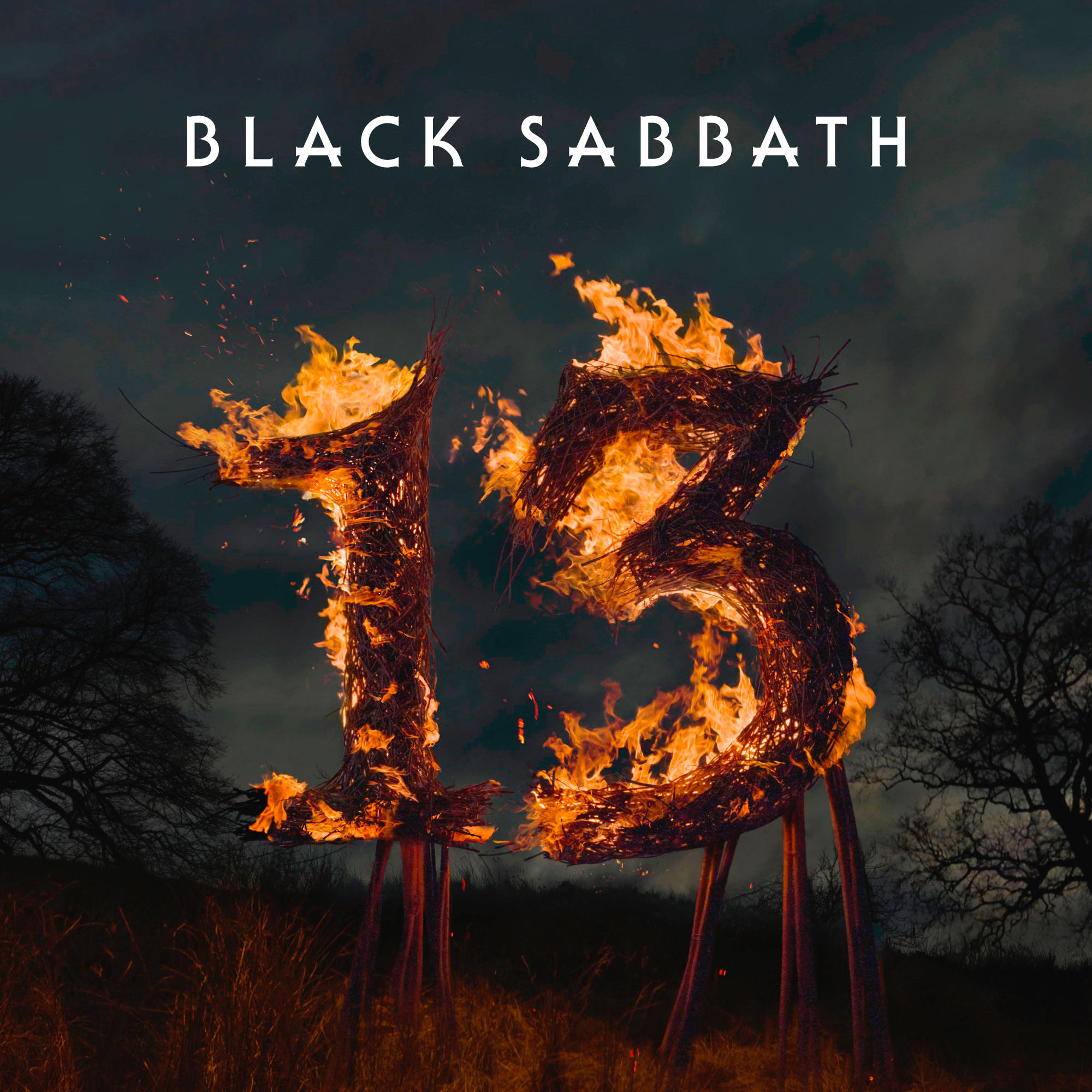 Pochette d'album avec le chiffre 13 en flammes. Le nom du groupe est en haut de la pochette.