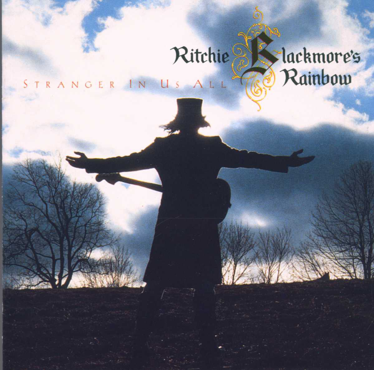 Albumcover eines Mannes mit ausgestreckten Armen, silhouettiert vor bewölktem Himmel und Bäumen.