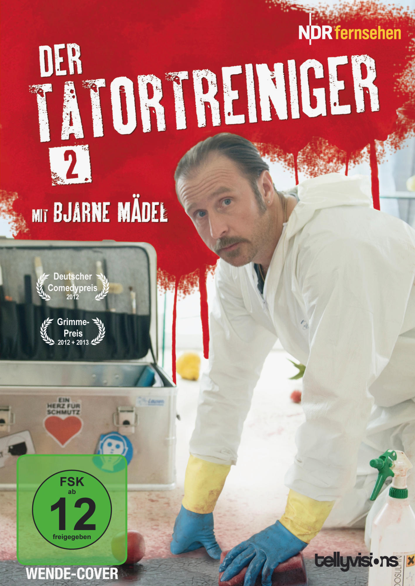Mann im weißen Anzug, blaue Handschuhe. Roter Farbspritzer. Der Tatortreiniger 2 Text.