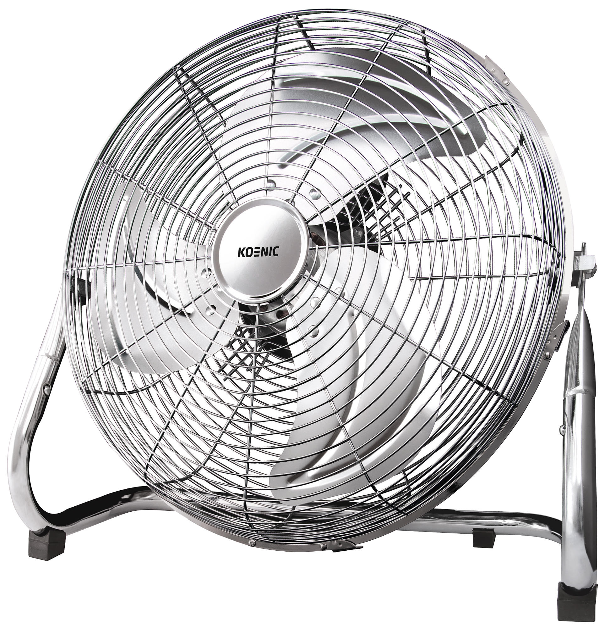Zilveren vloerventilator met beschermende kooi. KOENIC-logo in het midden. Chromen standaard. Bladen zichtbaar.