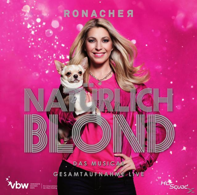 Musical-Cover. Eine Frau, die einen kleinen Hund hält, lächelt. Der Titel 'Natürlich Blond' steht in großen, rosa Buchstaben.