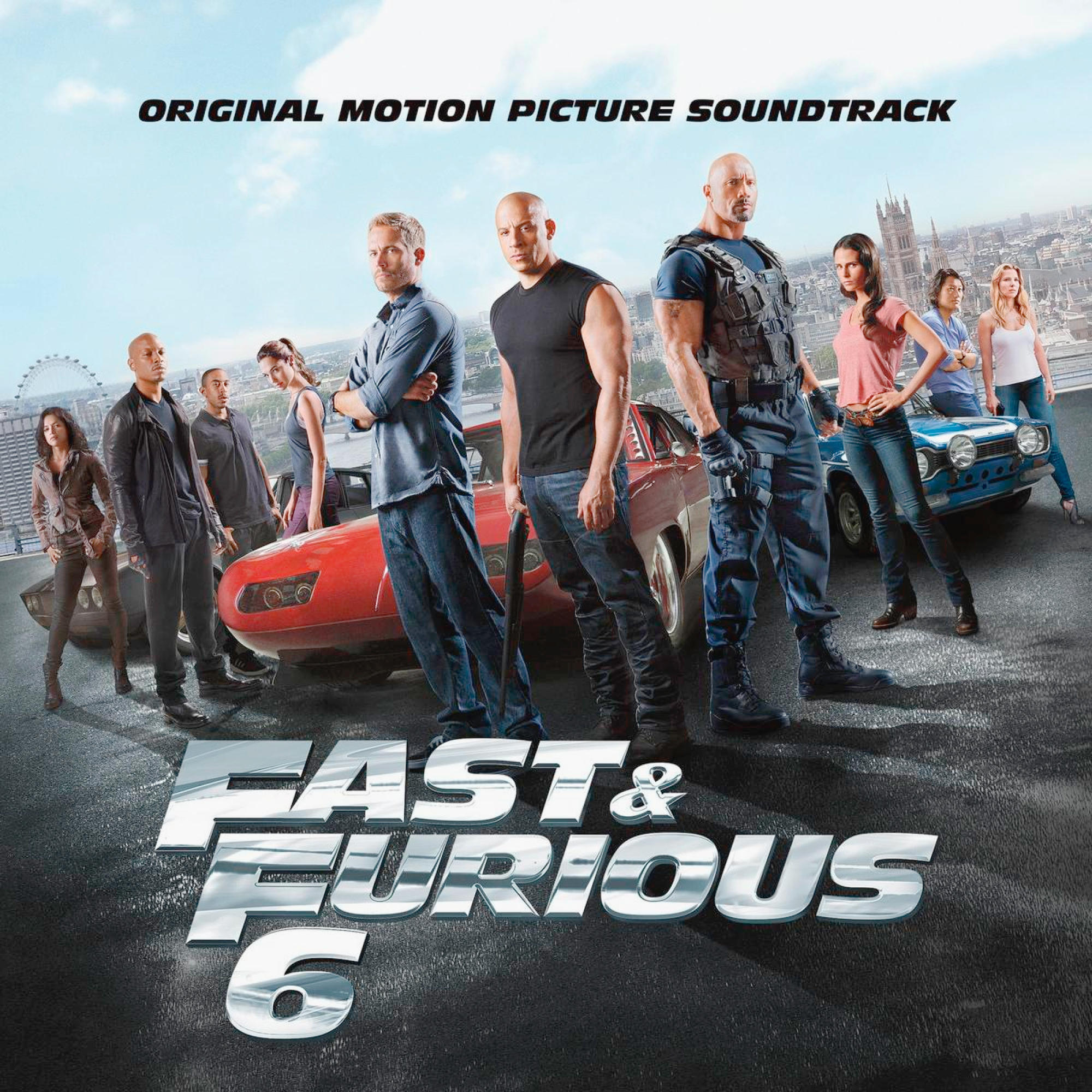 Affiche du film Fast & Furious 6 avec un groupe d'acteurs posant. Voitures en arrière-plan.