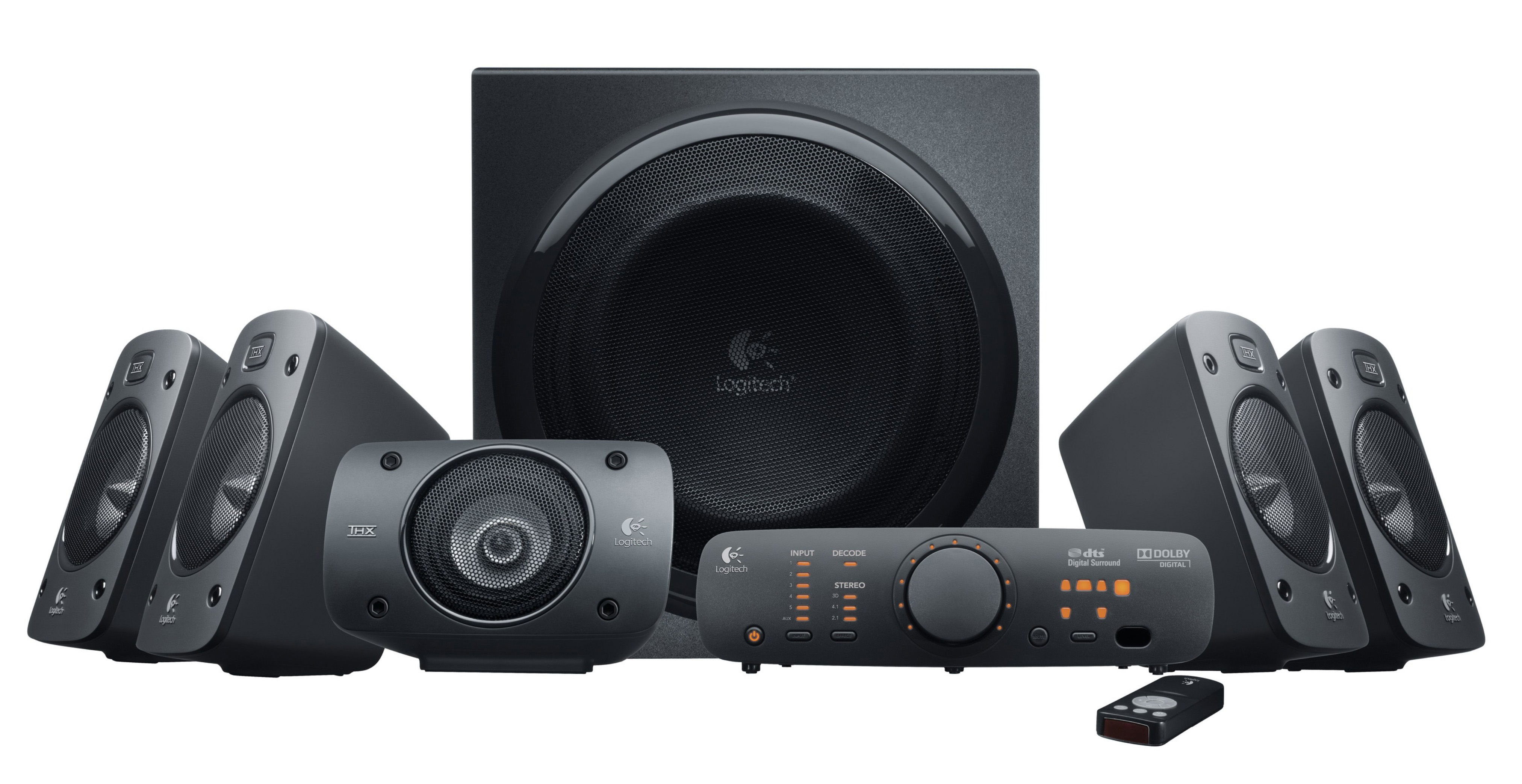 Siyah bir Logitech hoparlör sistemi, subwoofer, merkez ve uydu hoparlörleri içerir.