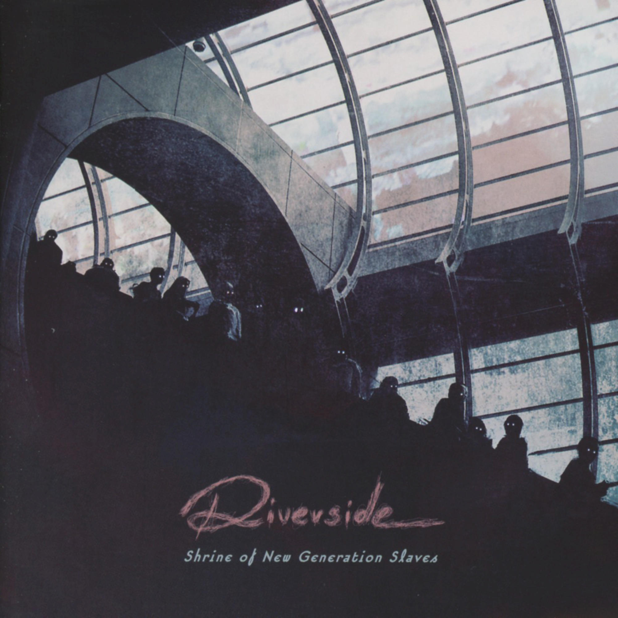 Albumcover einer dunklen Szene mit einer gewölbten Struktur und Silhouetten von Menschen.