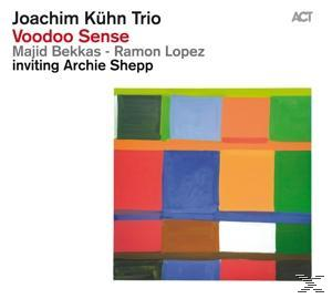 Joachim Kühn Trio Albumcover mit abstrakter Kunst.