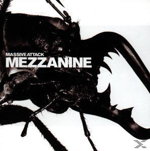 Albumcover-Kunst eines schwarzen, käferartigen Insekts, in einem Schwarz-Weiß-Foto. Der Titel ist Mezzanine.