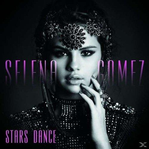 Selena Gomez Albumcover. Sie trägt ein geschmücktes Kopfstück und hält ihr Gesicht. Text: 'Selena Gomez Stars Dance'.