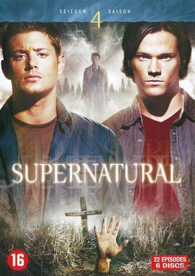 Couverture du DVD Supernatural : Deux hommes, une croix, une main et un homme en arrière-plan. Le titre est en blanc.