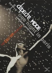 Depeche Mode Albumcover. Schwarzer Hintergrund mit weißem Text und einem Mann, der im Regen nach oben schaut.