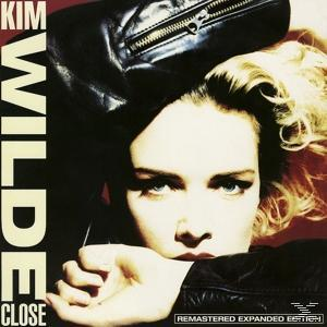 Kim Wilde, Albumcover mit Nahaufnahme ihres Gesichts, schwarzer Jacke und Text.