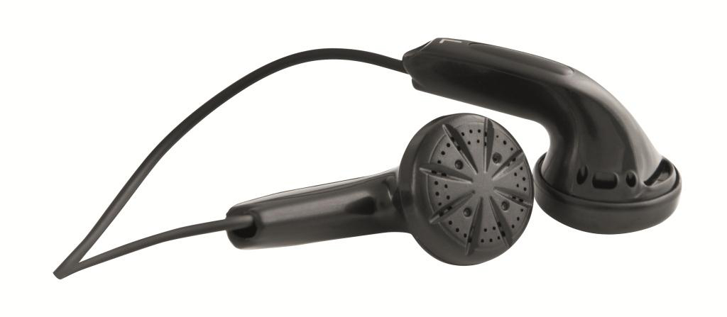 Écouteurs noirs avec câble sur fond blanc.