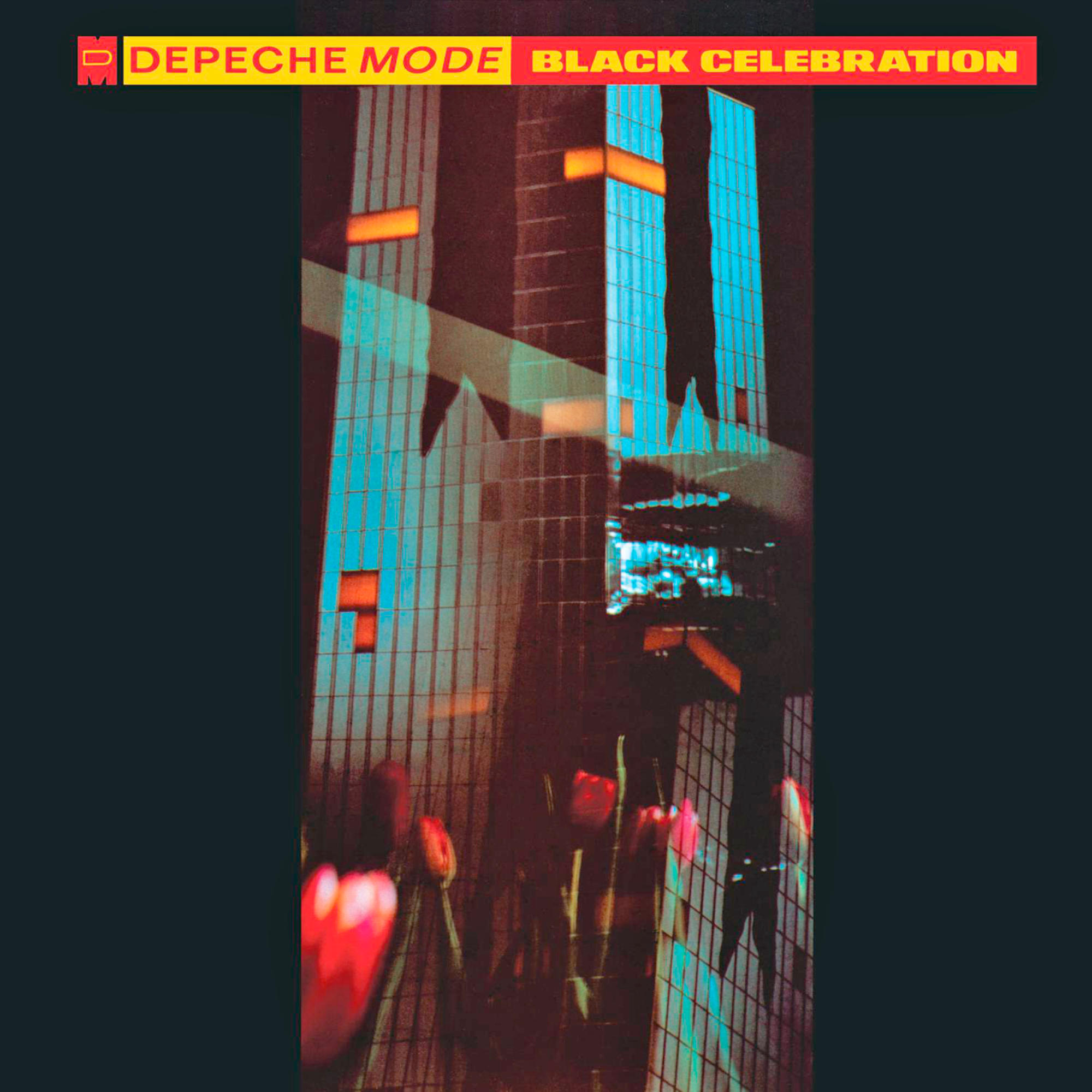 Albumcover: 'Depeche Mode - Black Celebration'. Hohe Gebäude mit roten Lichtern und dunkler, reflektierender Umgebung.