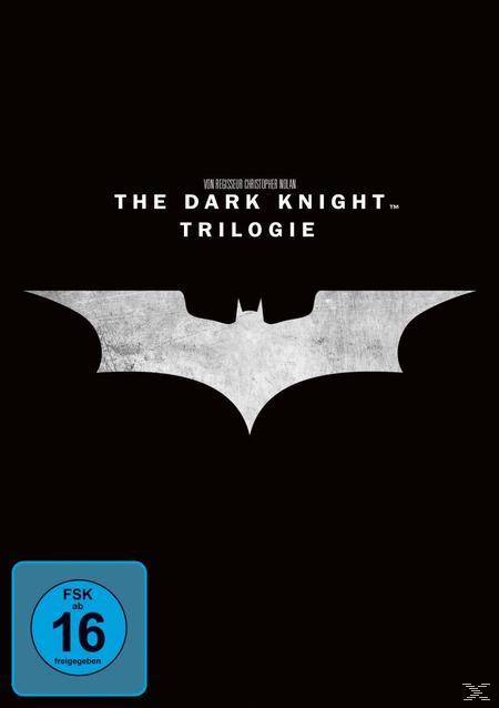 Das Cover zeigt die Dark Knight Trilogie mit einem weißen Batman-Logo auf schwarzem Hintergrund und FSK-16-Logo.