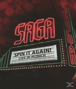 CD-Cover mit einem Neon-Schild mit der Aufschrift SAGA über einem Theater. Rote Lichter.