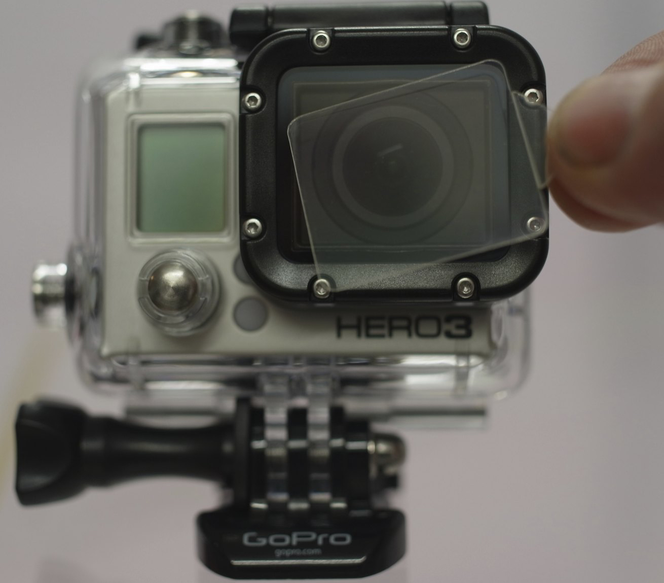 GoPro Hero3 Kamera in einem transparenten Gehäuse, mit abgenommener Displayschutzfolie.