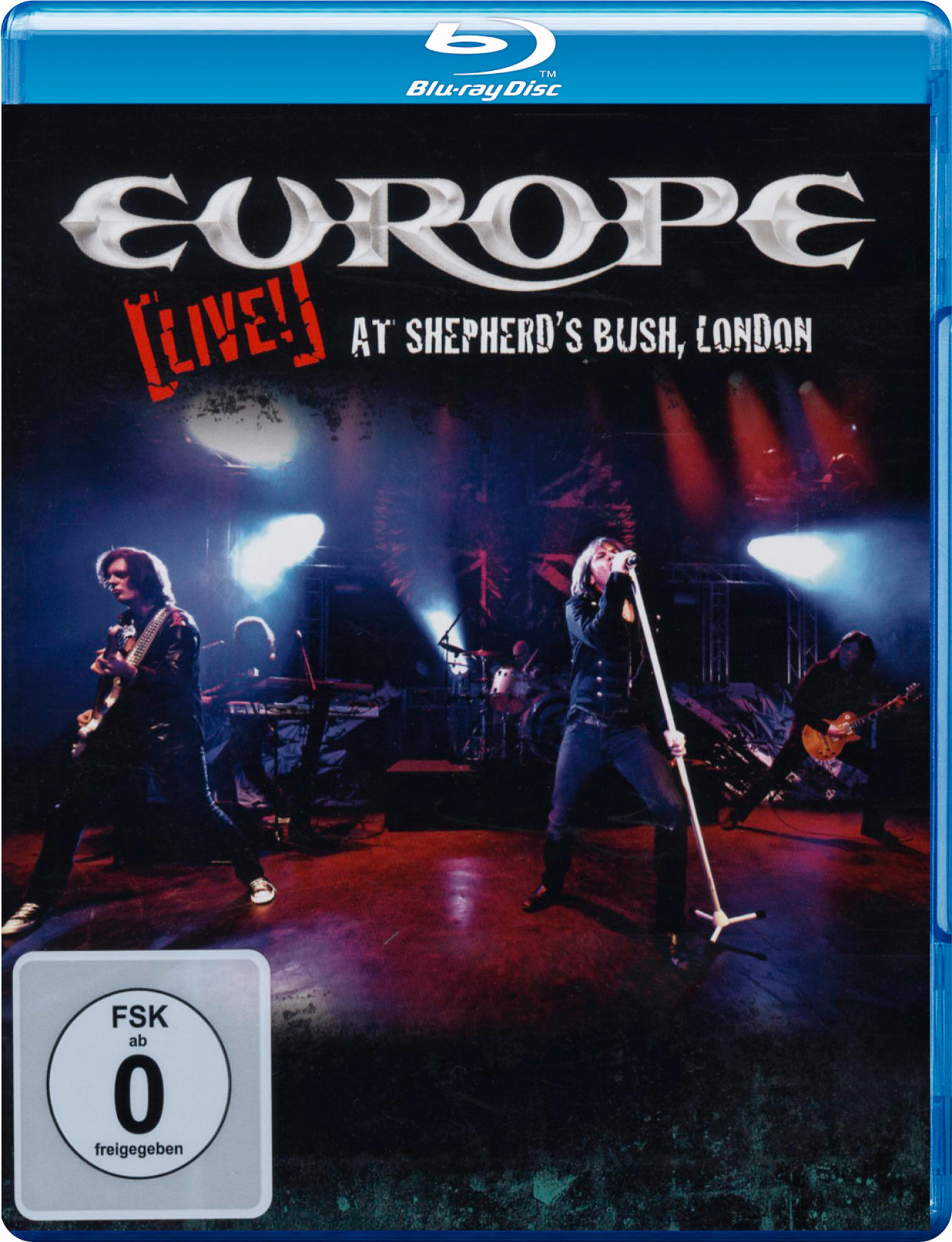 Blu-ray-Cover eines Konzerts mit einer Band, die auf der Bühne spielt.