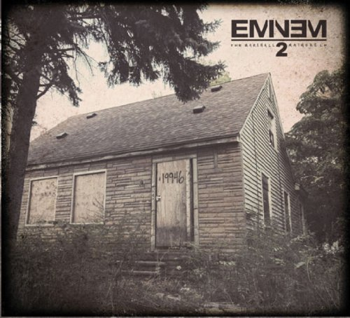 Albumcover, Haus mit der Aufschrift '19946' auf der Tür, im Wald.