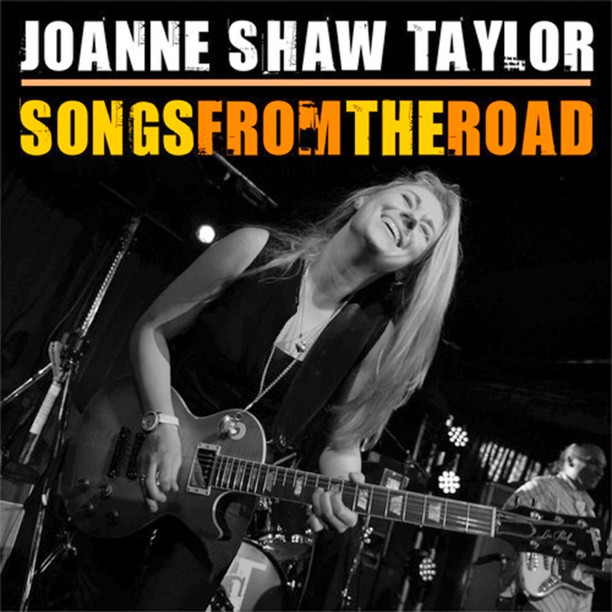 Albumcover von Joanne Shaw Taylor, die Gitarre spielt. Schwarz-Weiß-Foto. Text: Songs From The Road.