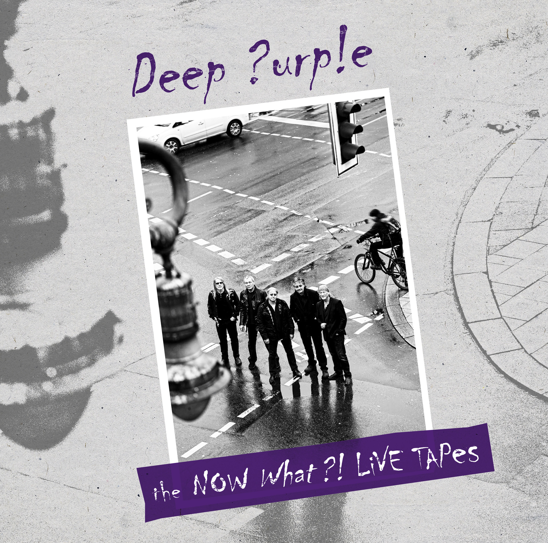 Albumcover für 'Deep Purple - The Now What?! Live Tapes' mit Bandfoto und Straßenszene.