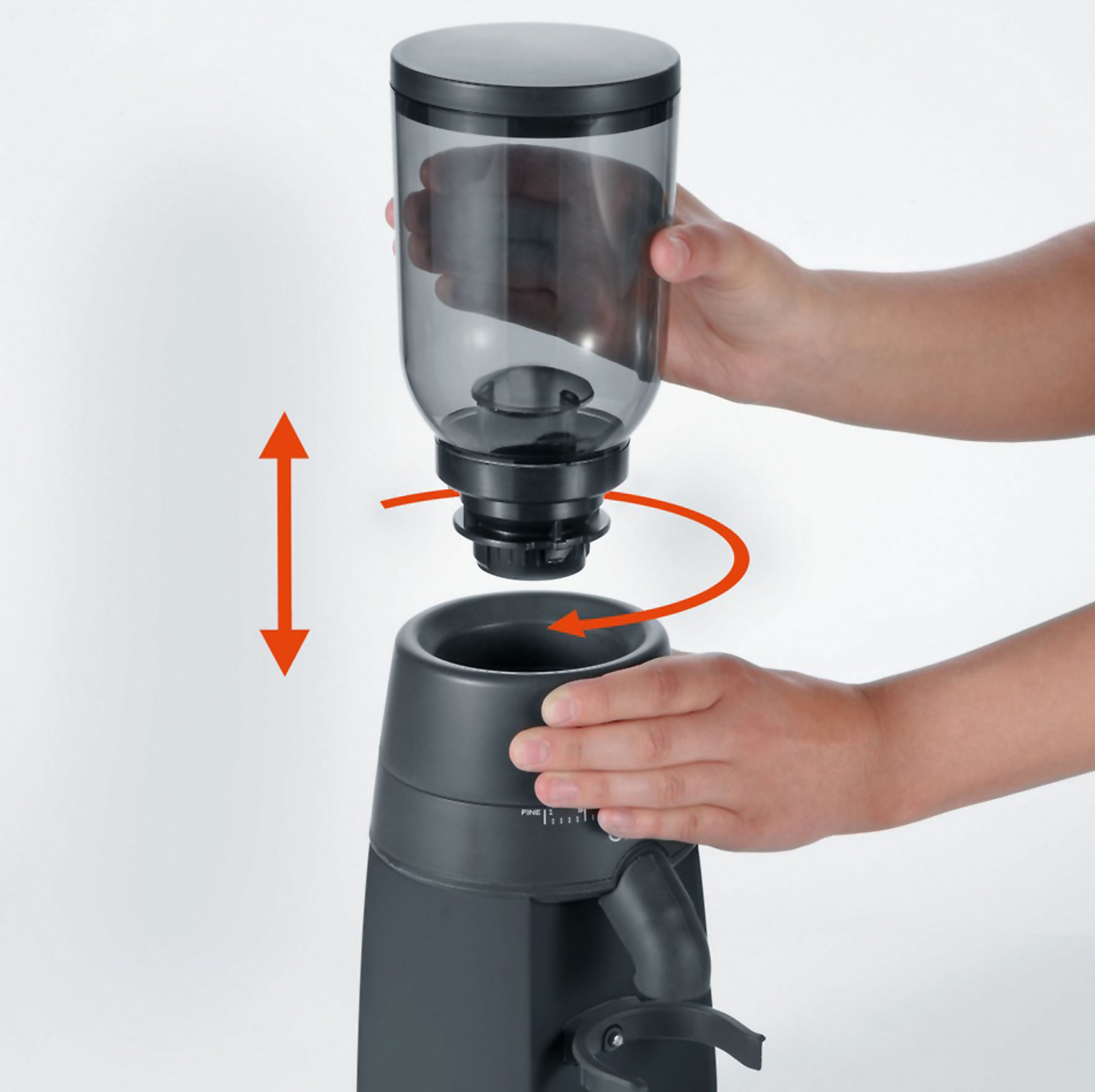 Hände montieren eine Kaffeemühle, schwarz und transparent.