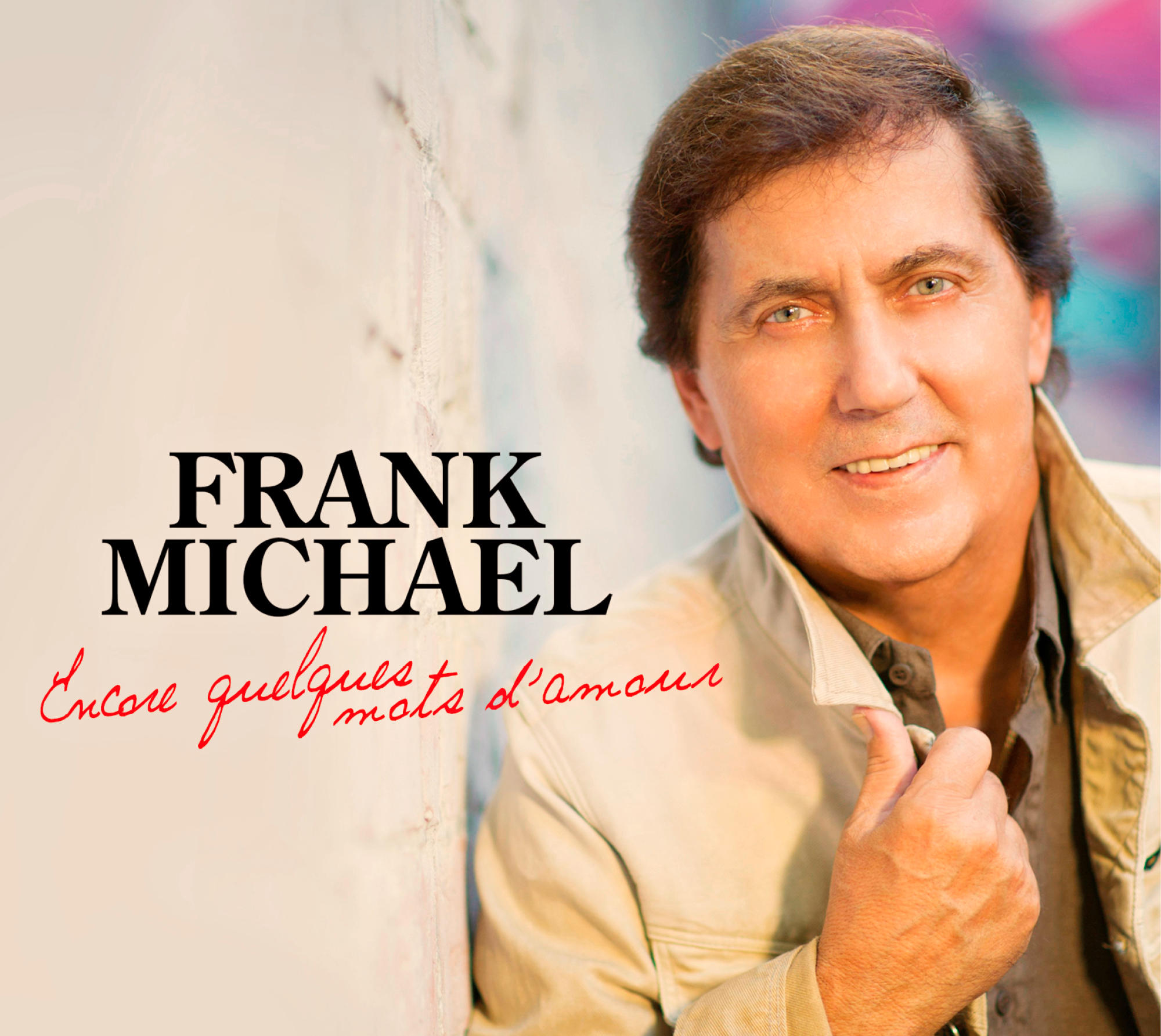 Albumcover mit einem lächelnden Mann, Textüberlagerung, sanfte Farben.