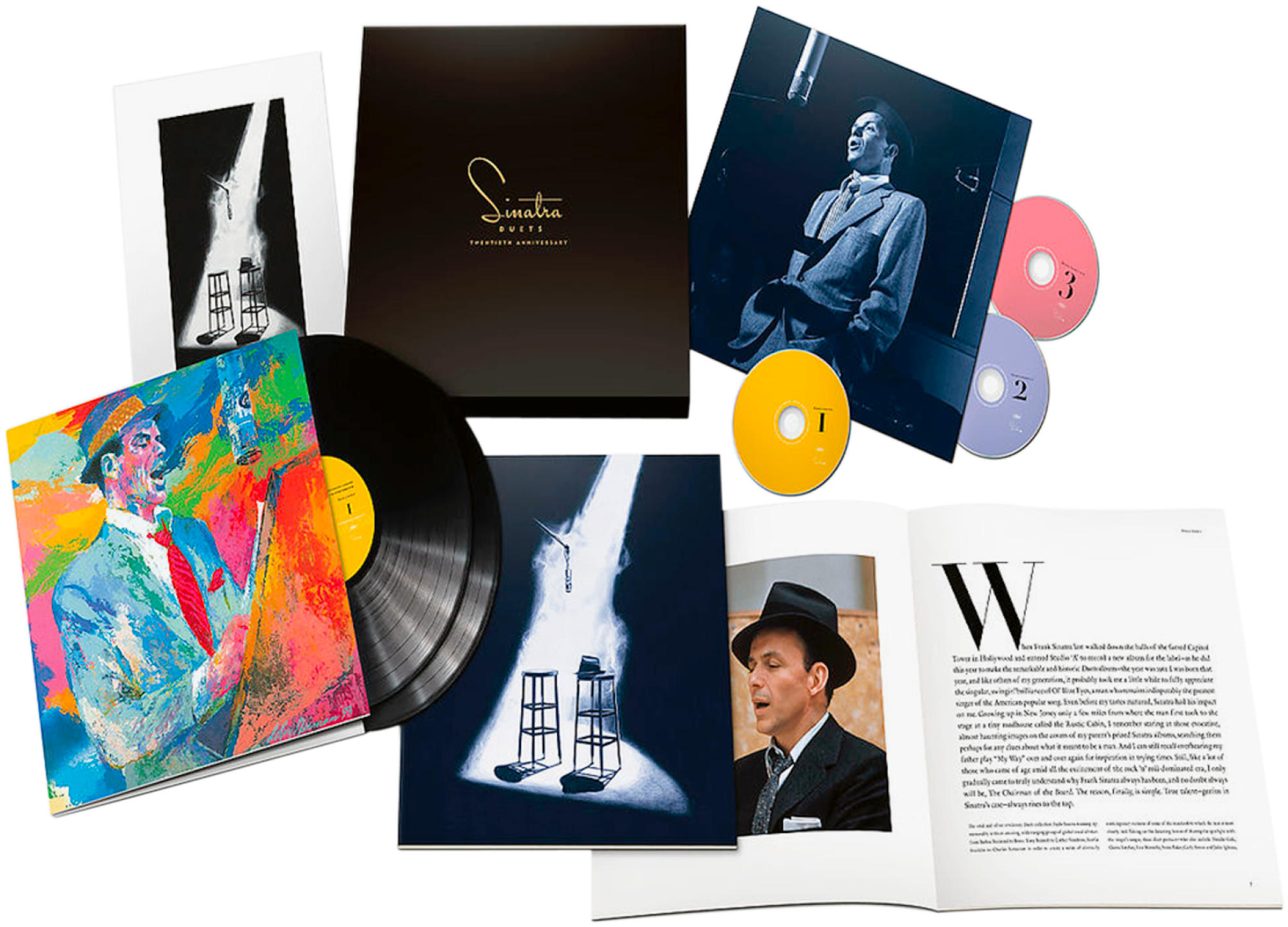 Eine Sammlung von Sinatra-Artikeln, darunter Vinyl, CDs und ein Buch, mit einer schwarzen Box.