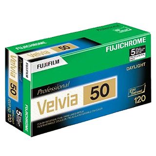 FUJIFILM Velvia 50 Pro 120/5 - Analogfilm (Blau/Grün)