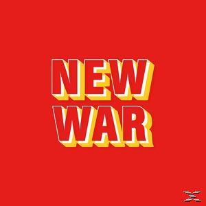 Albumcover mit rotem Hintergrund: der Text 'NEW WAR' in Weiß und Gelb, 3D-Effekt.