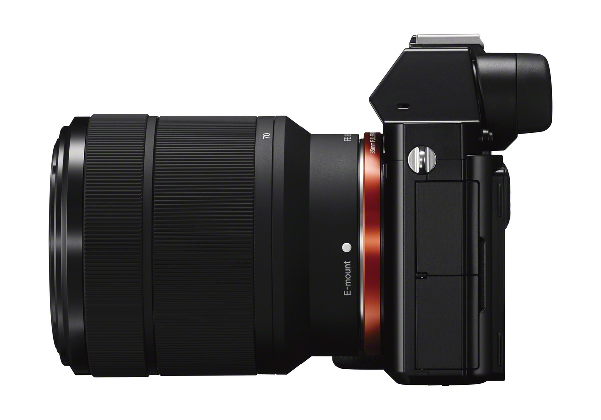 SONY Alpha 7 Kit (ILCE-7KB) + Tasche + Speicherkarte Systemkamera mit Objektiv 28-70 mm, 7,6 cm Display, WLAN