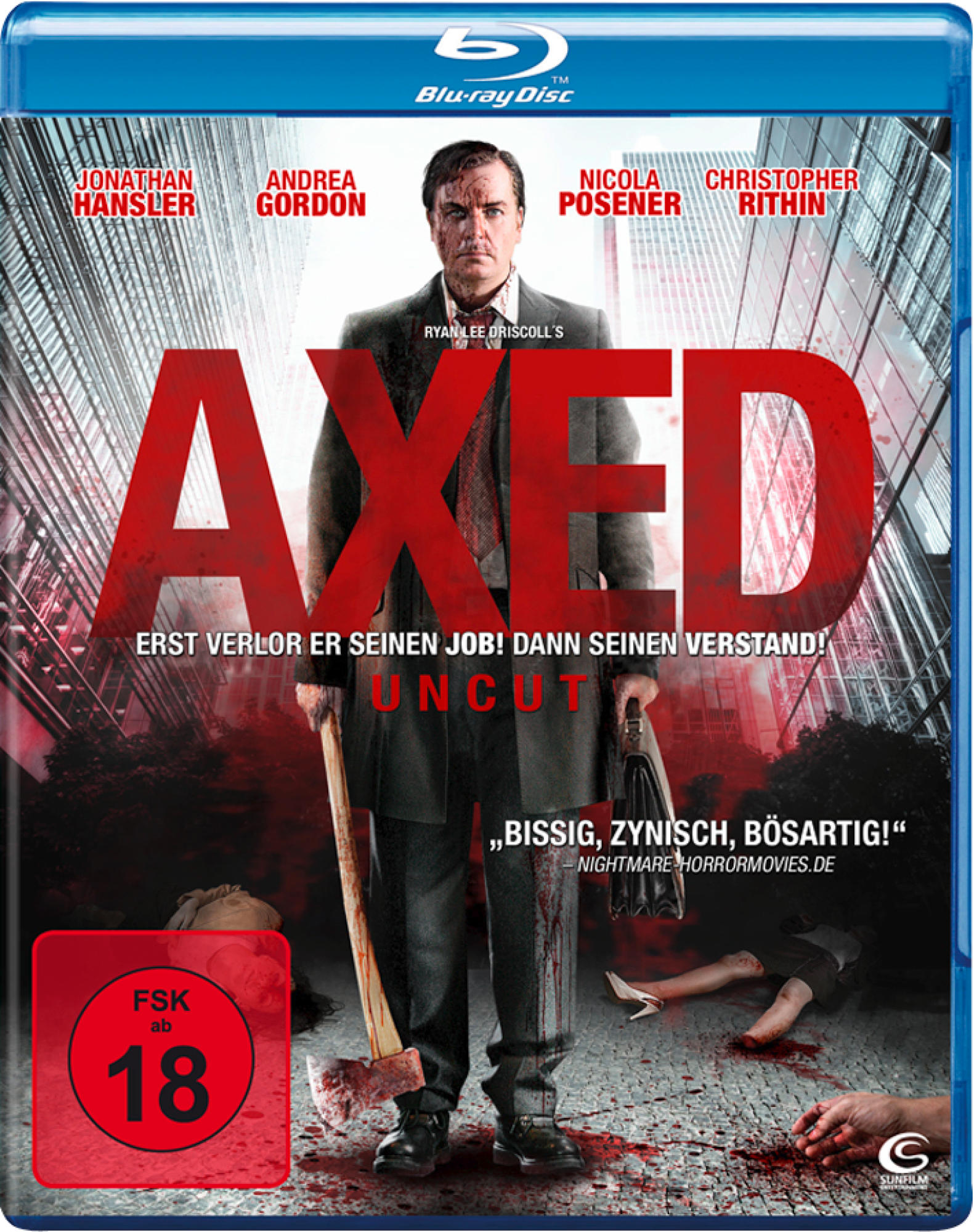 Filmplakat, Axed Uncut. Ein Mann mit einer Axt steht vor einem Gebäude mit Blut auf dem Boden.