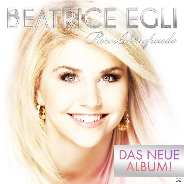 Albumcover von Beatrice Egli mit blonden Haaren, die lächelt. Text: Beatrice Egli, Pure Lebensfreude, Das Neue Album!