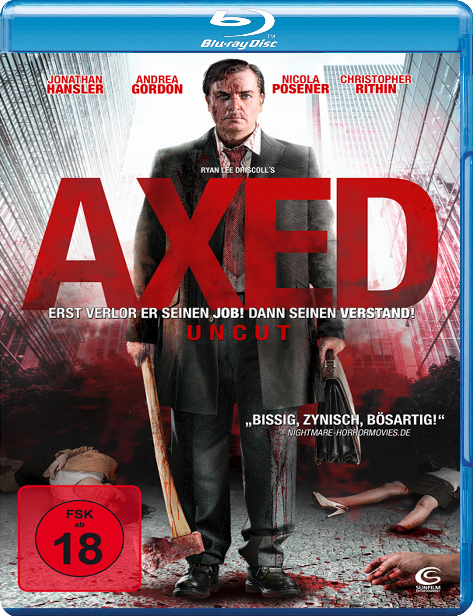 Filmposter mit einem Mann, der eine Axt hält, Blutspritzern und Text.