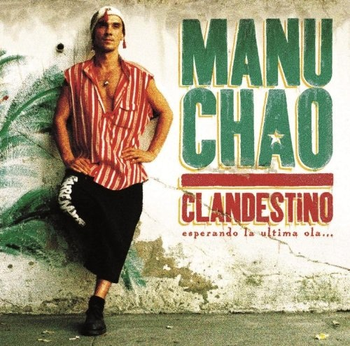 Albumcover mit Manu Chao, der sich an eine Wand mit Graffiti lehnt, mit Text 'Clandestino'.
