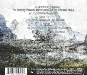 Ein Albumcover mit weißem Text auf einem verblassten, strukturierten Landschaftshintergrund. Ein Gebirge ist sichtbar.
