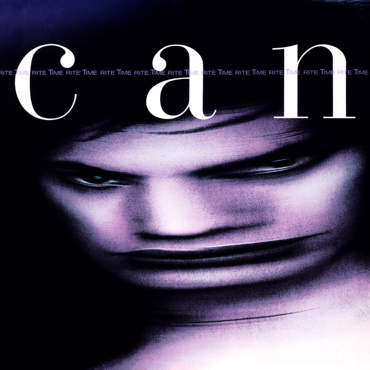 Albumcover: Gesicht im Dunkeln mit Schrift. Text: CAN, Time Rite. Lila Farbtöne.