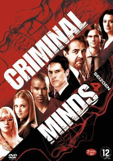 Couverture du DVD de Criminal Minds. Les membres de la distribution sont devant un fond rouge avec le titre.
