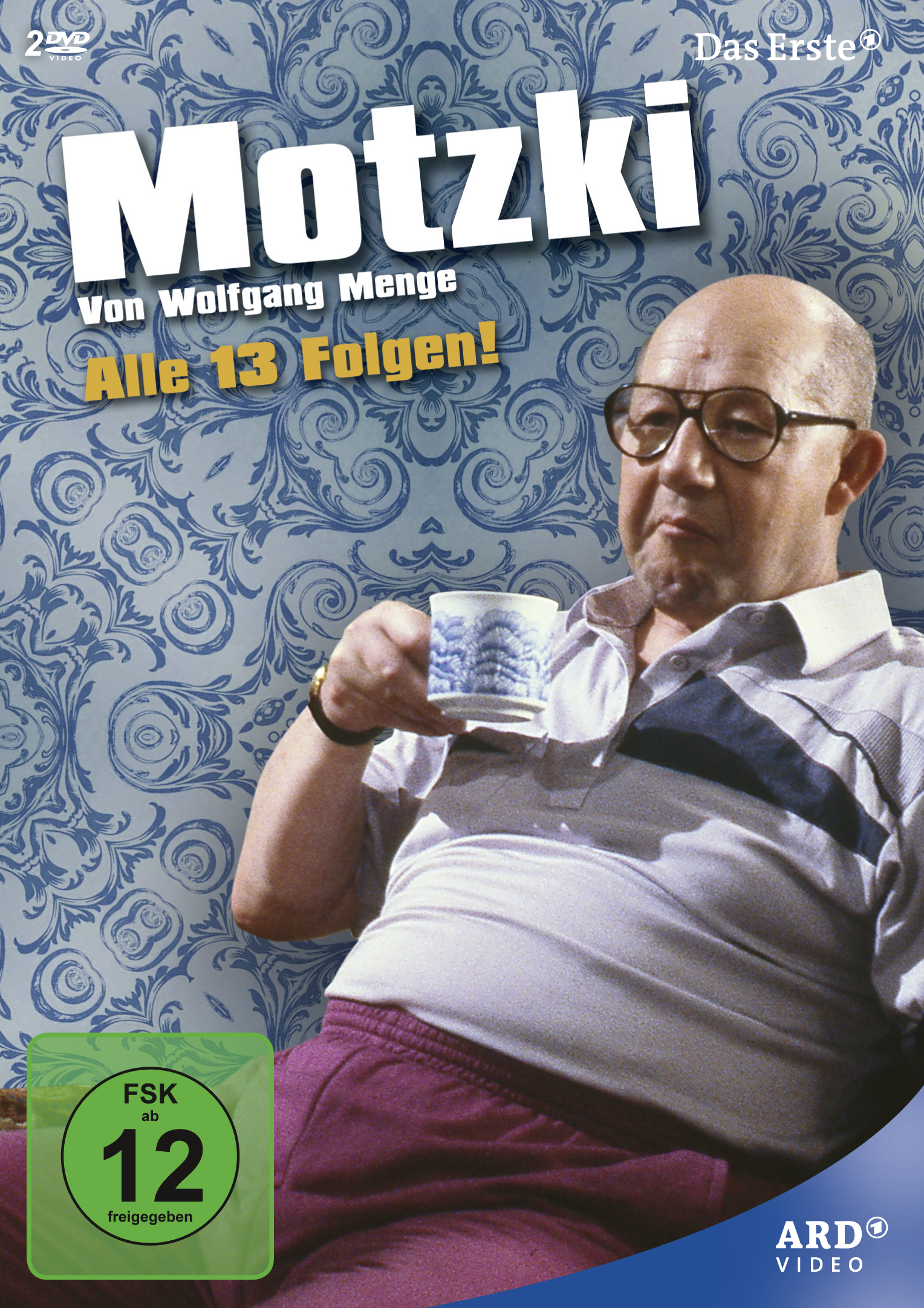 DVD-Cover: Mann mit Brille hält eine Tasse auf blauem, gemusterten Hintergrund.