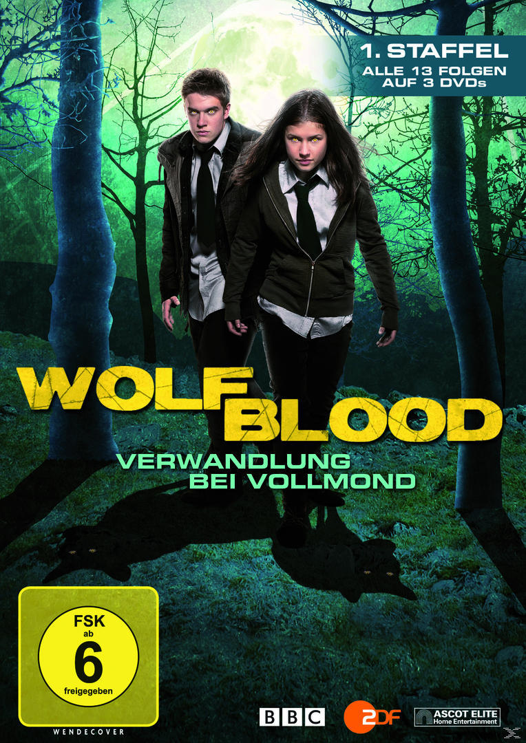 Wolfblood-DVD-Cover. Zwei Personen, ein Mann und eine Frau, stehen in einem Wald. Text: Wolfblood, Verwandlung bei Vollmond.