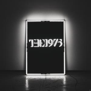 Albumcover mit schwarzem Hintergrund und einem Neon-Schild mit der Aufschrift 'THE 1975'.