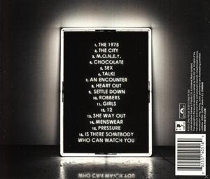 Rückseite eines Albumcovers mit Titeln und einer Liste von Details in einem schwarzen Quadrat.