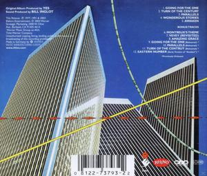 Albumcover mit hohen Gebäuden und Linien, einem Barcode und der Titelliste des Albums.