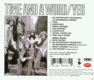 Yes Album-Rückseite. Bandmitglieder stehen. Text mit Titeln: Time and a Word. Weißer Hintergrund.